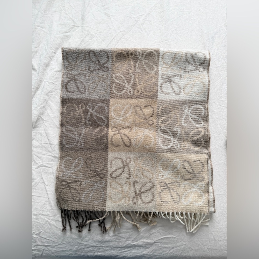 LIKE NEW Loewe scarf in wool and cashmere
